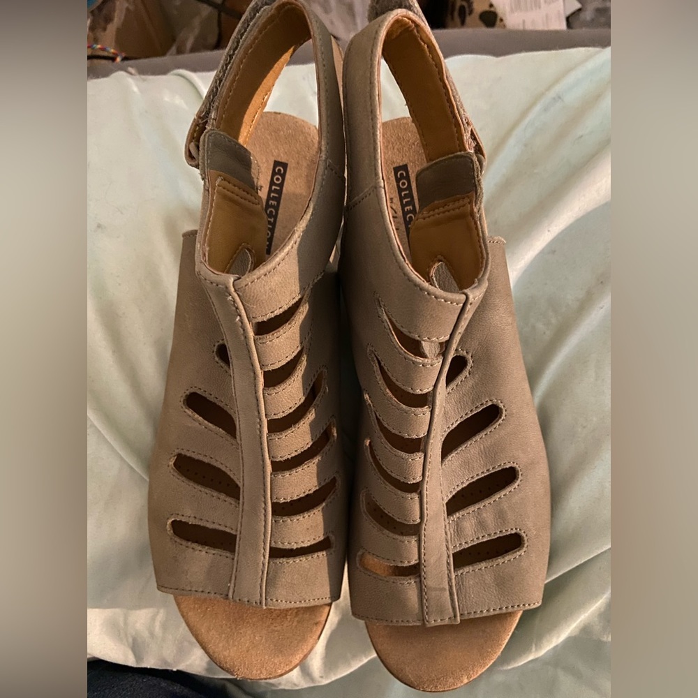 Clarks Gladiator Style Sandals Grey/Taupe EUC